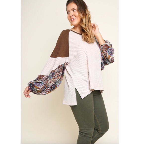 π· + Color Block Contrast Sleeve Tunic - Picture 2 of 3